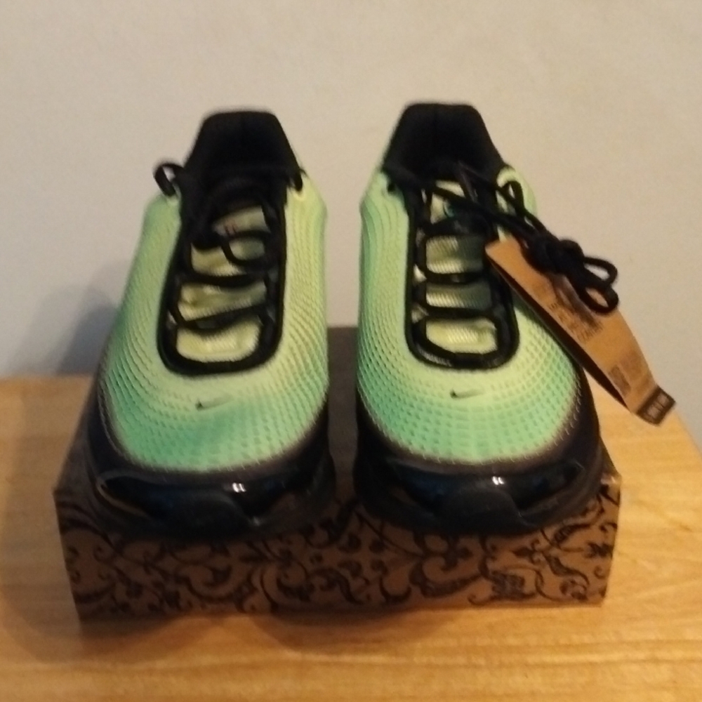Nike Men’s Gradient Green Black Sneakers